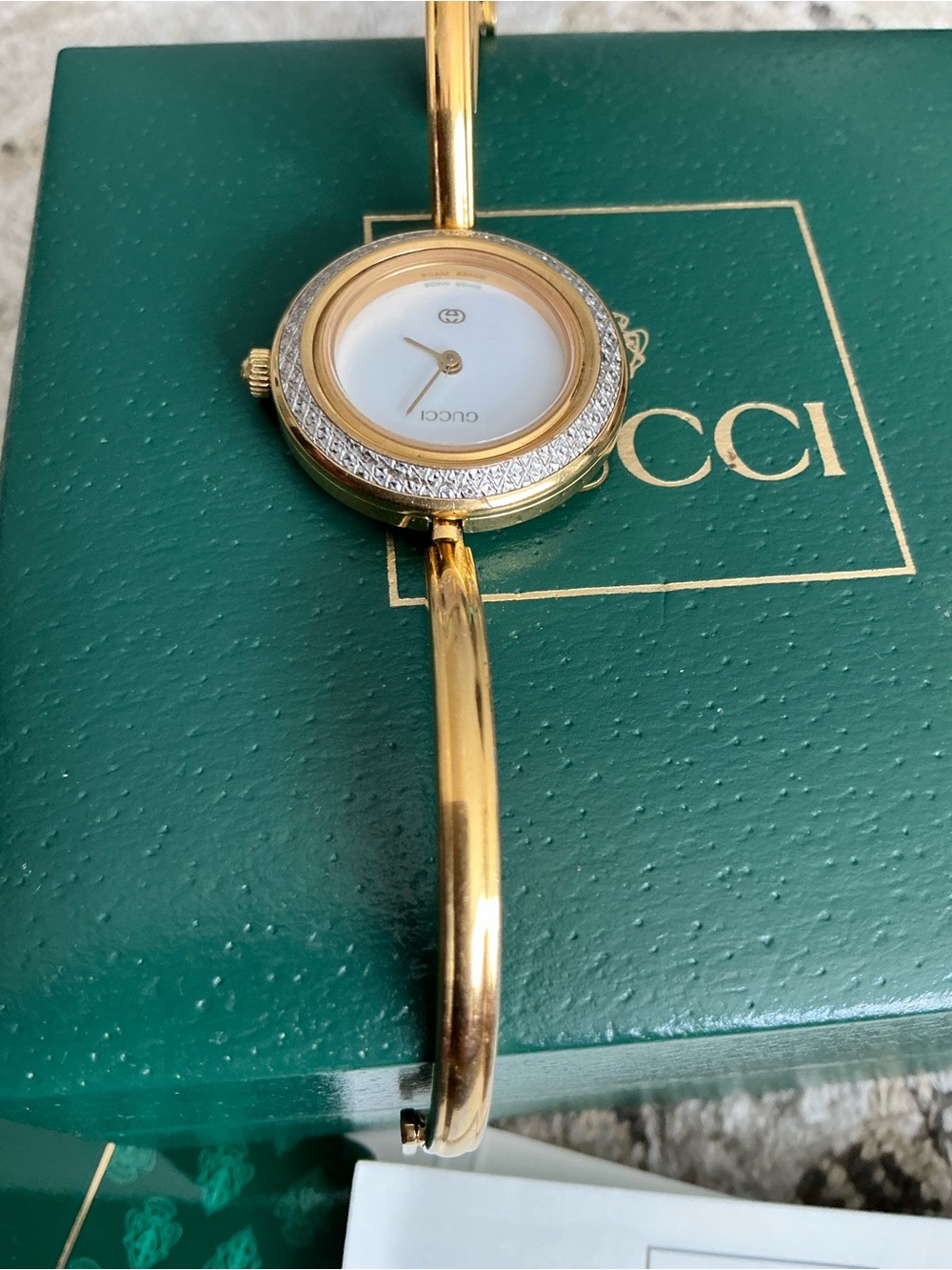 Gucci DRESSY Bangle Watch set with Interchangeable bezels❤️🔥❤️🔥❤️🔥 - Picture 8 of 15